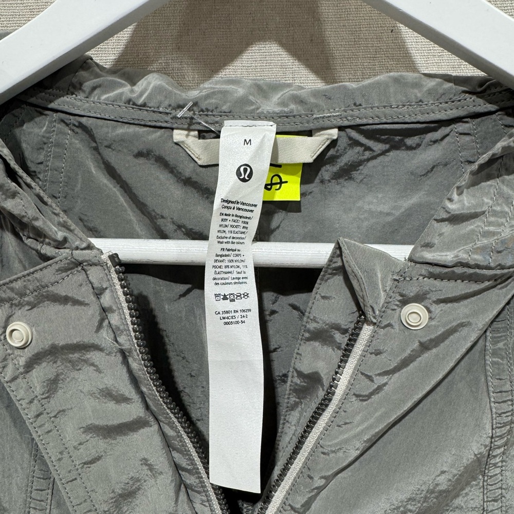 lululemon athletica Gray Utility Rain Jacket Lightweight Relaxed Fit NWOT - Picture 11 of 14